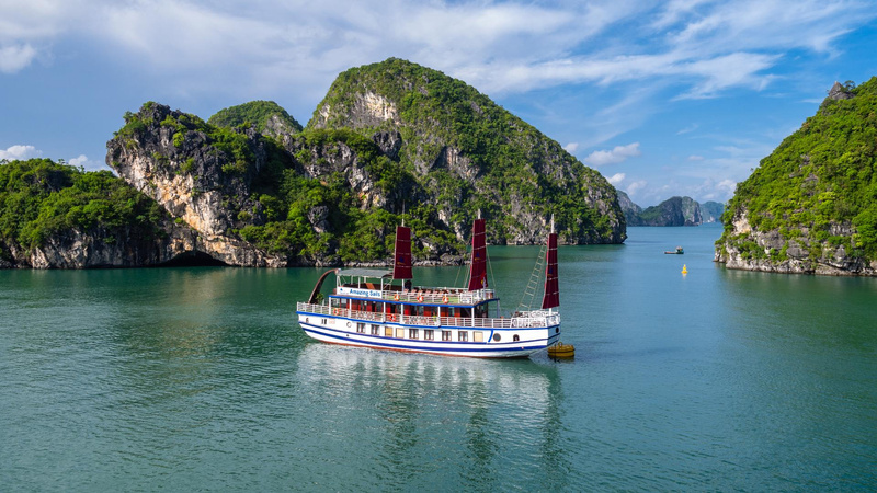 A DAY CRUISE HALONG BAY (JOINED TOUR) photo